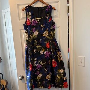Tahari, Arthur S. Levine. size 8. Like new! Timeless statement dress!